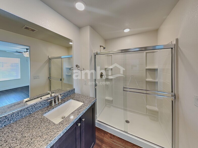 Building Photo - 5824 Petronius St