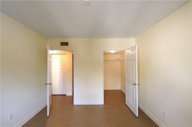 Building Photo - 2640 S University Dr