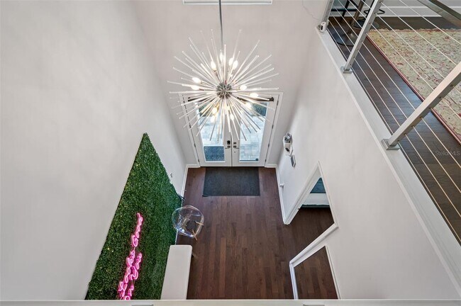 Building Photo - 902 W Plymouth St