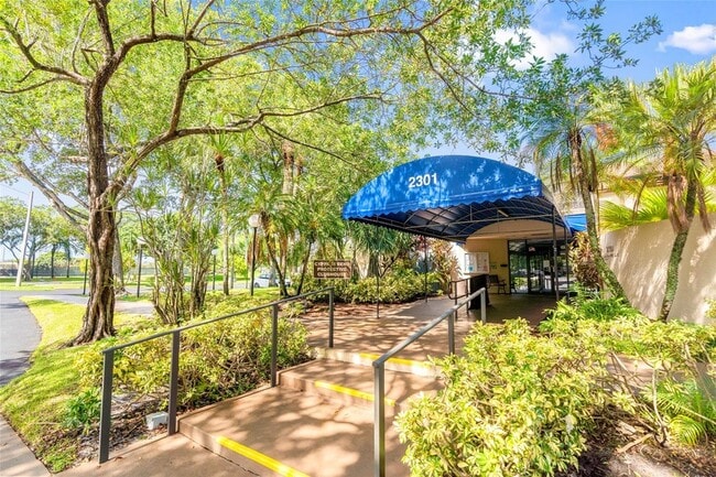 Building Photo - 2226 N Cypress Bend Dr