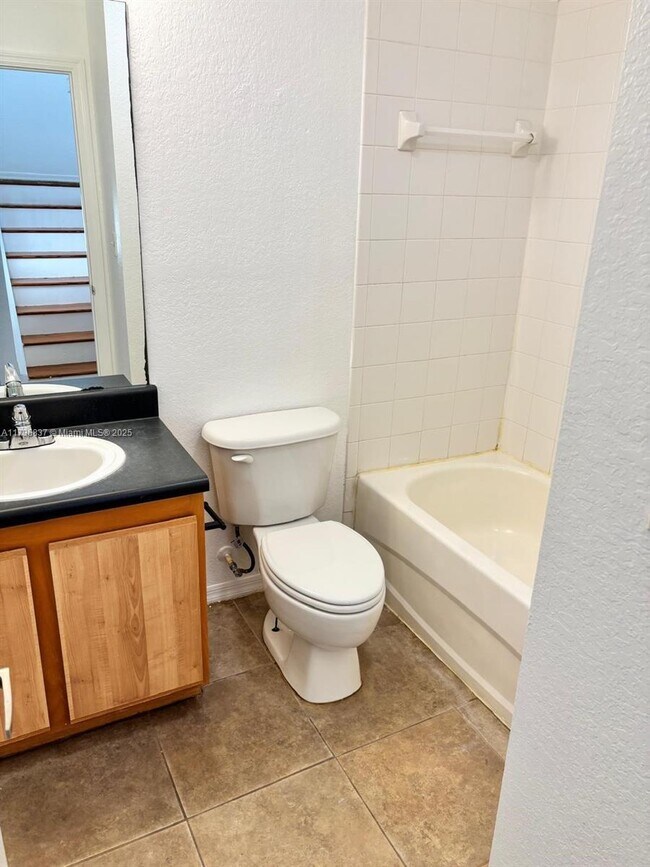 Building Photo - 3 bedroom in North Miami FL 33162
