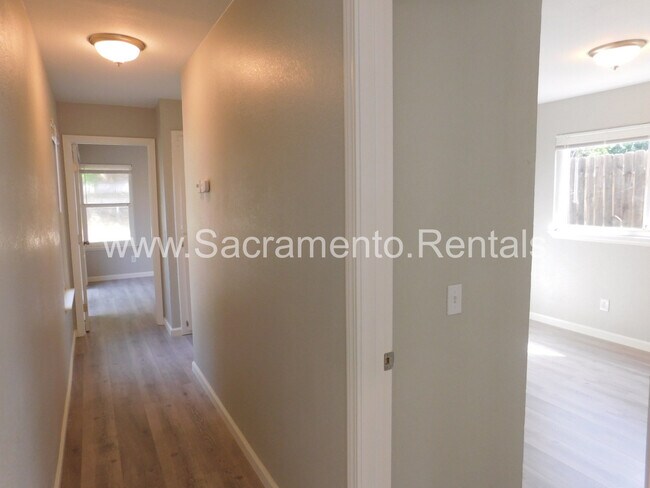 Building Photo - Updated 2bd/1ba Rocklin Halfplex with Garage