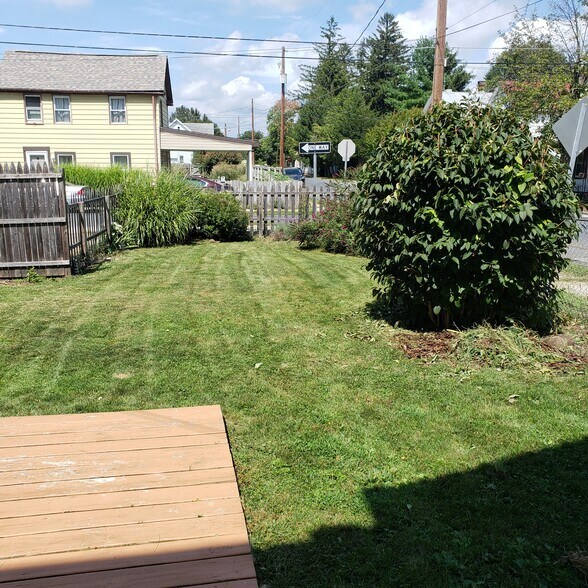 Fenced yard - 213 N Arch St