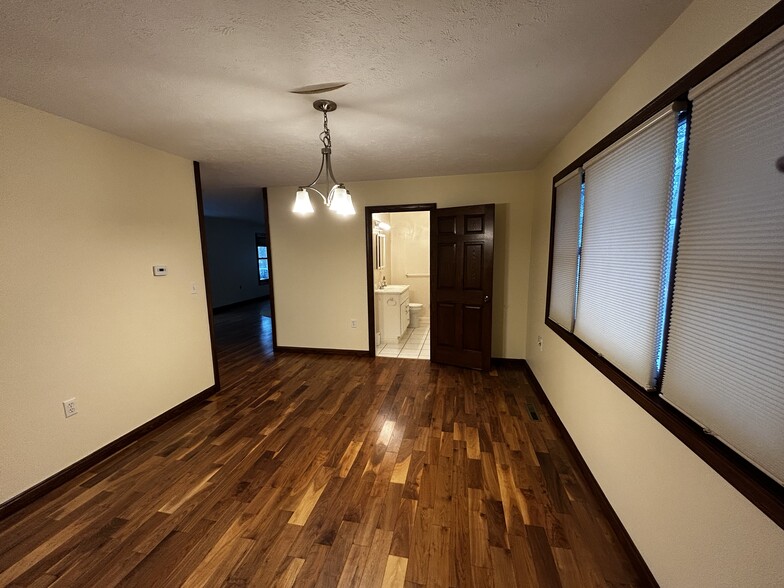 Full bathroom off dining room - 14 Conewango Ave