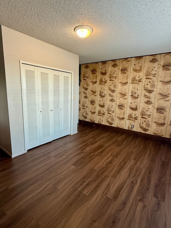 Building Photo - Beautiful Country Home! With Bonus Office/Den Room