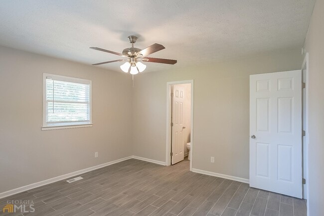 Building Photo - 6060 Ridge Way