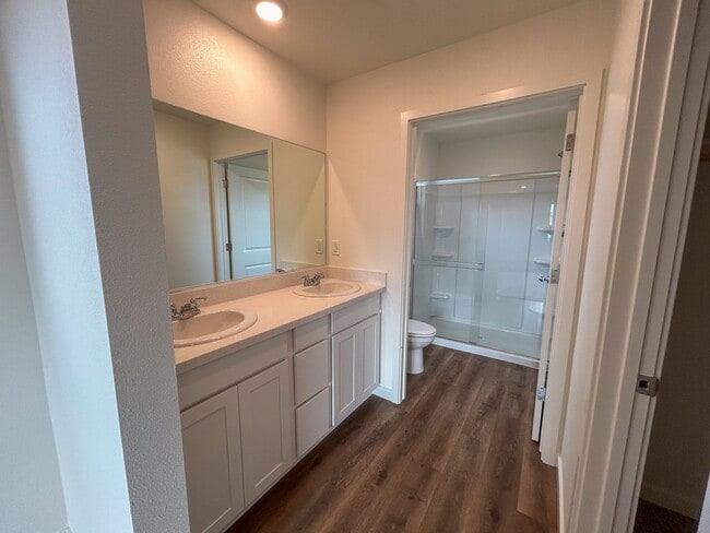 Building Photo - Welcome to this beautiful 4 Bedroom house you can call home!