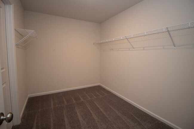 Building Photo - Gorgeous 3 Bedroom, 2 Bath - Available Mid...