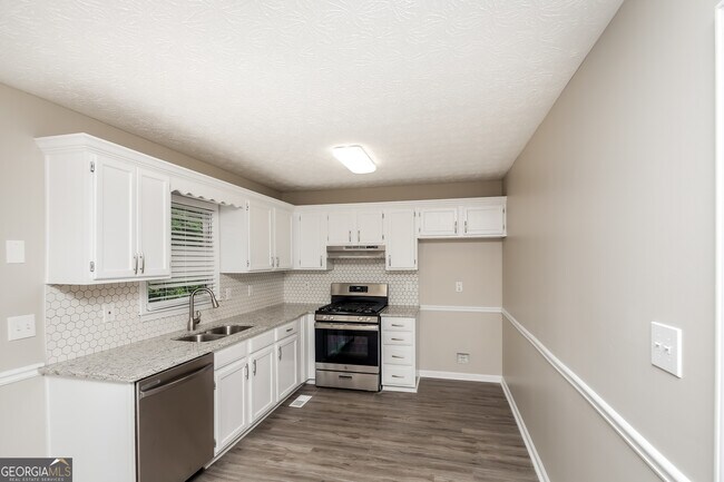 Building Photo - 133 Oak Landing Cir