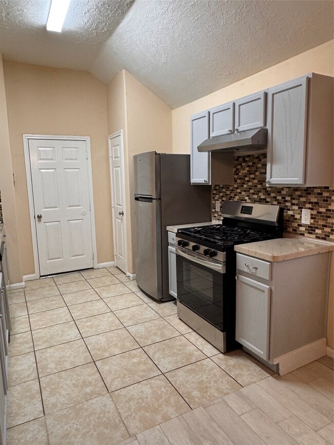 Building Photo - 13018 Maile Park Dr