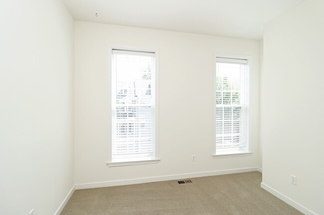 Building Photo - Dog-Friendly Avinity Townhome With Mountain Views