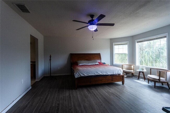 Building Photo - 1159 SW Valencia Heights Ave