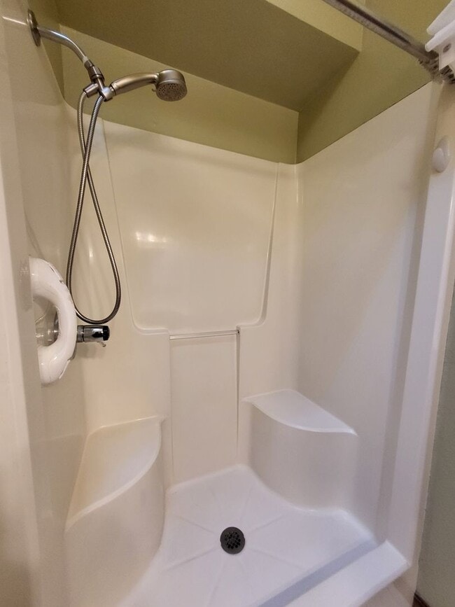 Building Photo - (3) Bed/(2) Bath in Eagle Cliff Addition A...