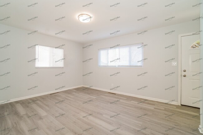 Building Photo - 1336 Southfield Dr S