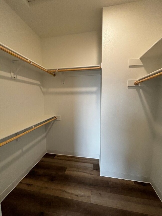 Building Photo - Newer Townhome in Quiet Neighborhood!