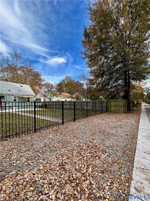 Building Photo - 910 Forest View Dr