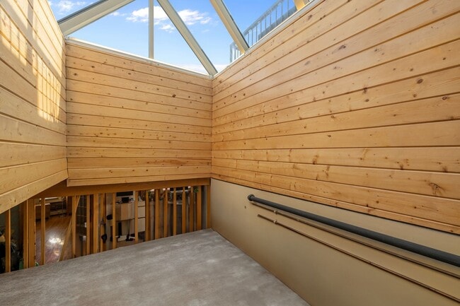 Building Photo - Beautiful loft in Downtown Denver!