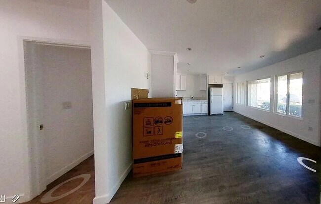 Building Photo - 570 N Cambridge St