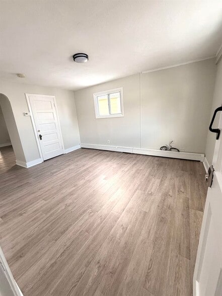 Building Photo - 39 Mead, 1