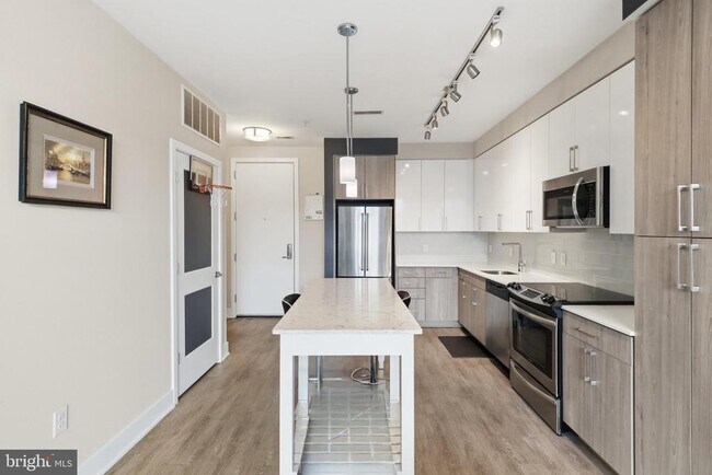 Building Photo - 145 Riverhaven Dr