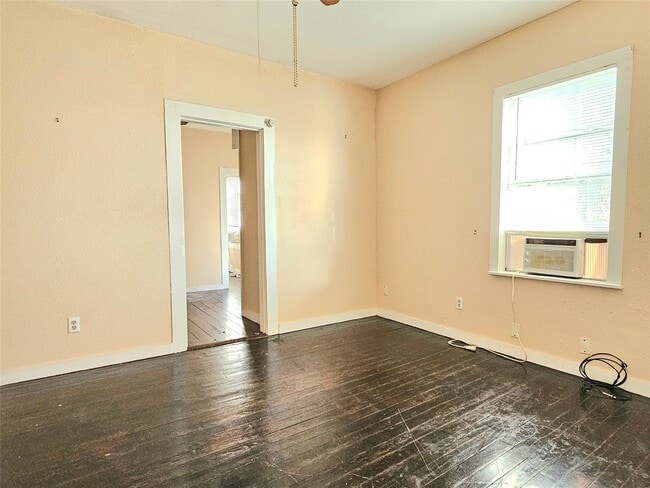 Building Photo - 614 43rd St