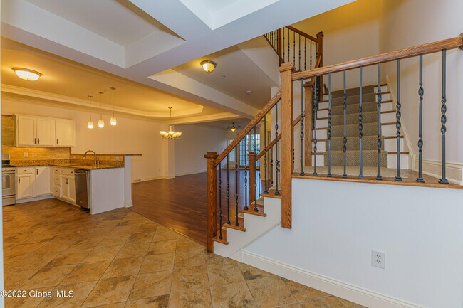 Building Photo - 502 Valley Pointe Dr