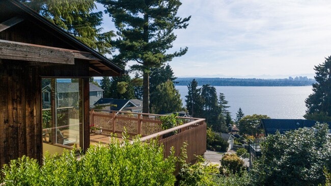 Building Photo - 4Bd/2.75Ba Seattle House