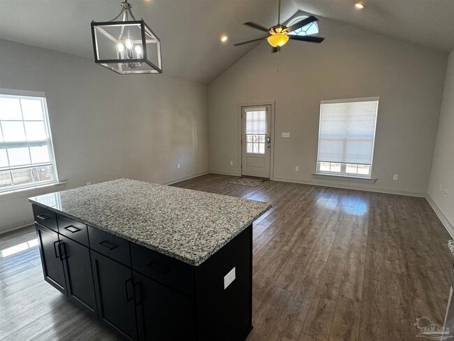 Building Photo - 102 S G St