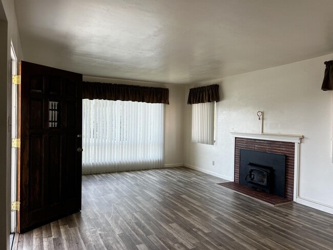 Building Photo - 1120 Austin Way