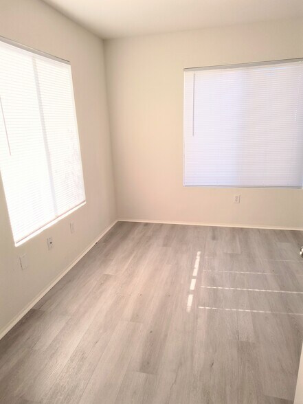 Building Photo - 440 Ribbon Beach Way