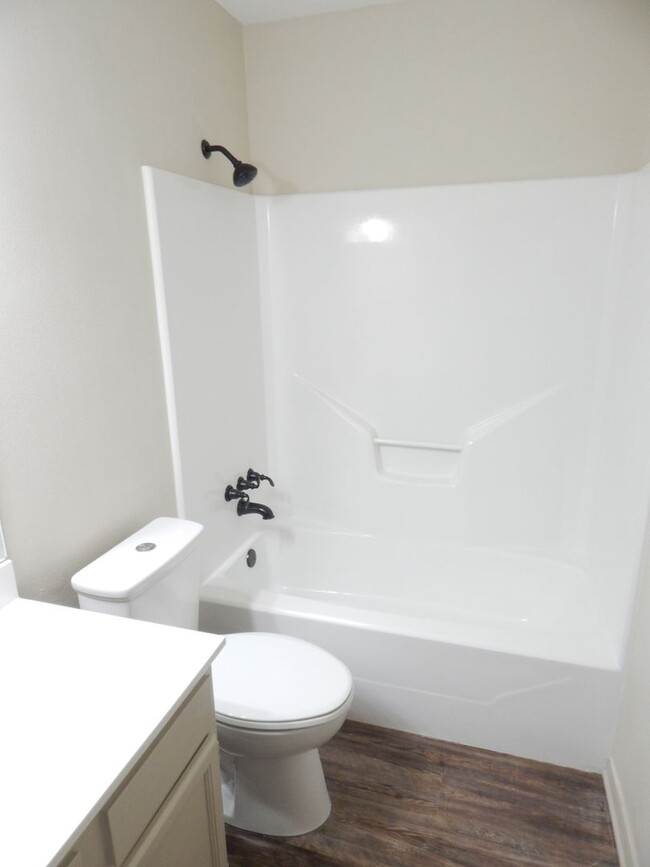Building Photo - Whitehouse ISD - Beautiful 3 Bedroom, 2 Ba...
