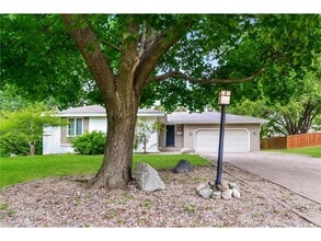 Building Photo - 3820 Union Terrace Ln N