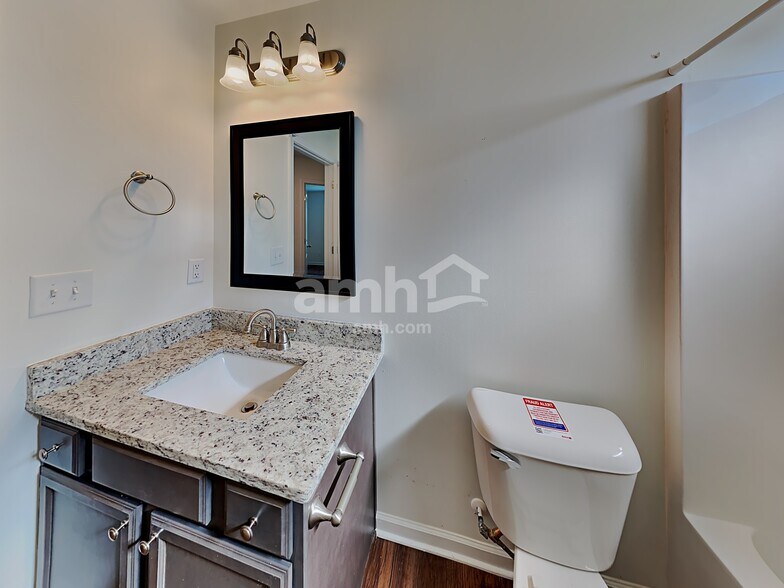 Building Photo - 609 Crooked Creek