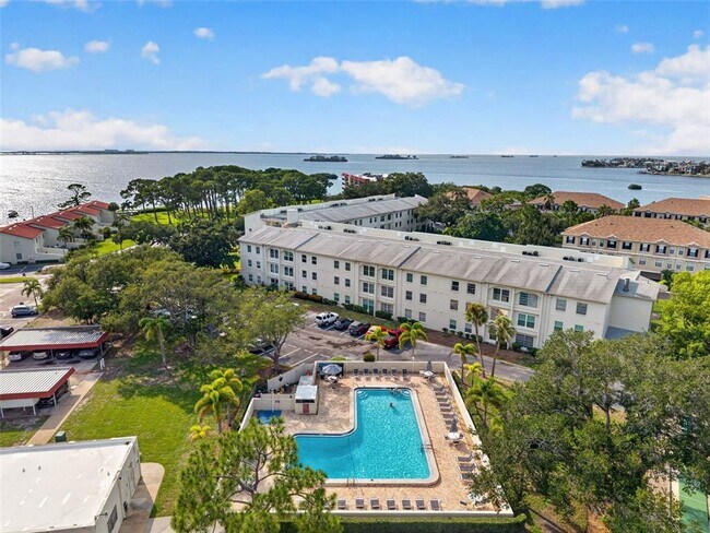 Building Photo - 2700 Bayshore Blvd