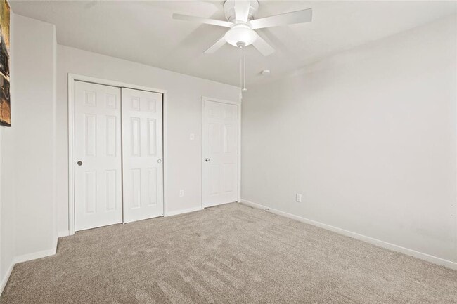Building Photo - 8243 Mandalay Bay Dr