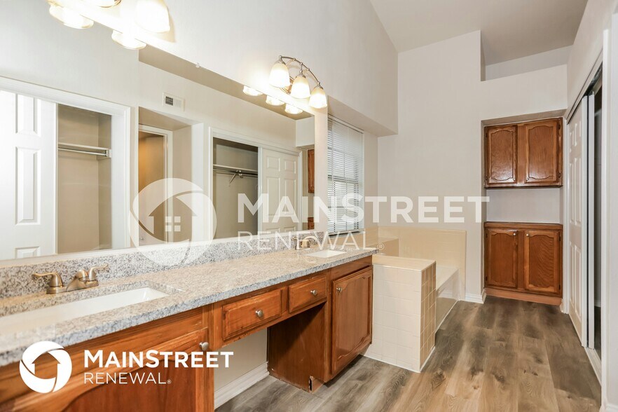 Building Photo - 5311 Pocassett Dr