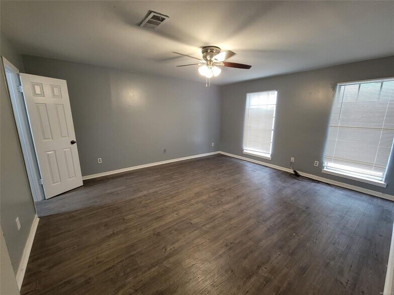 Building Photo - 3411 Malabar Rd