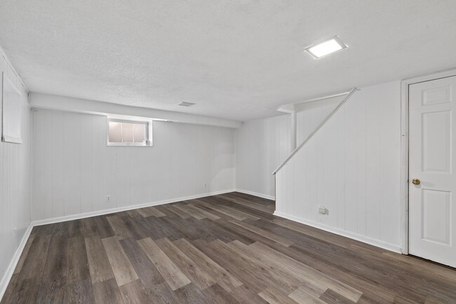 Building Photo - 3606 S Wakefield St