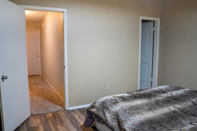 Building Photo - 11404 Walnut Ridge Dr