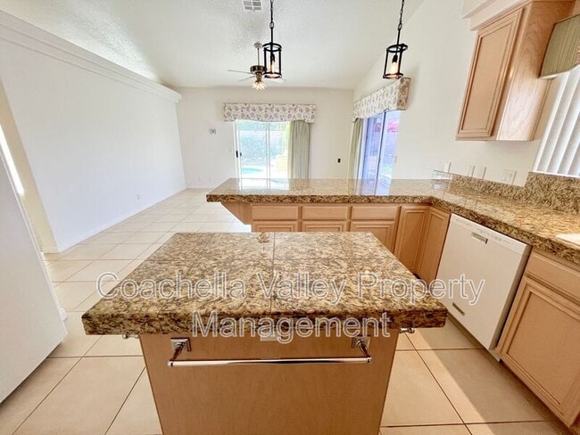 Building Photo - 78855 Aurora Way