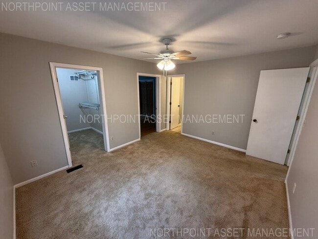 Building Photo - 4 bed, 3 bath, spacious home available now!
