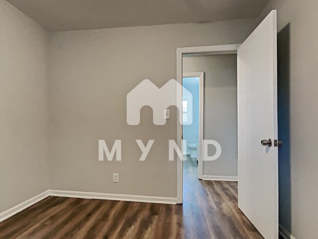 Building Photo - 207 Gaddis Dr