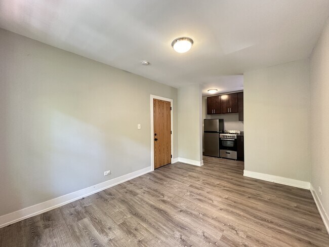 Building Photo - 436 W Belden Ave
