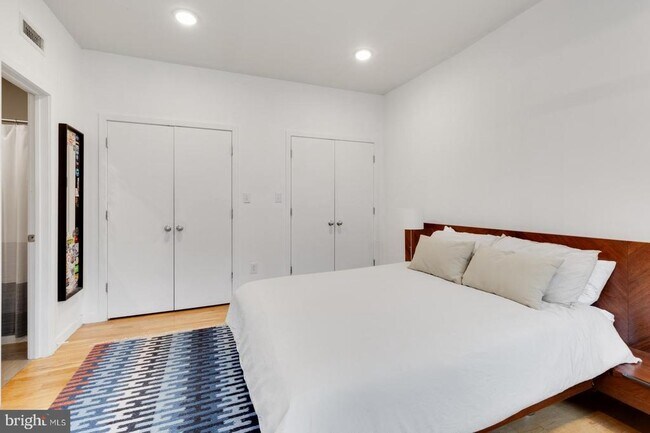 Building Photo - 1737 N Howard St