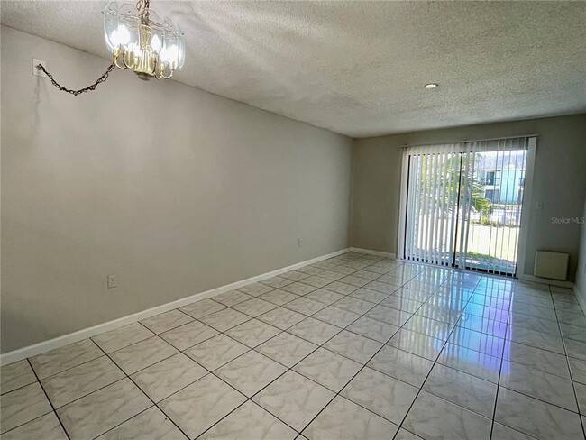 Building Photo - 5022 Terrace Palms Cir