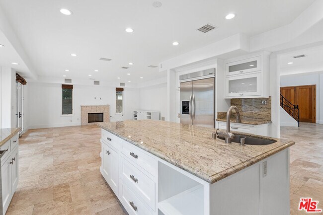 Building Photo - 4510 Tyrone Ave