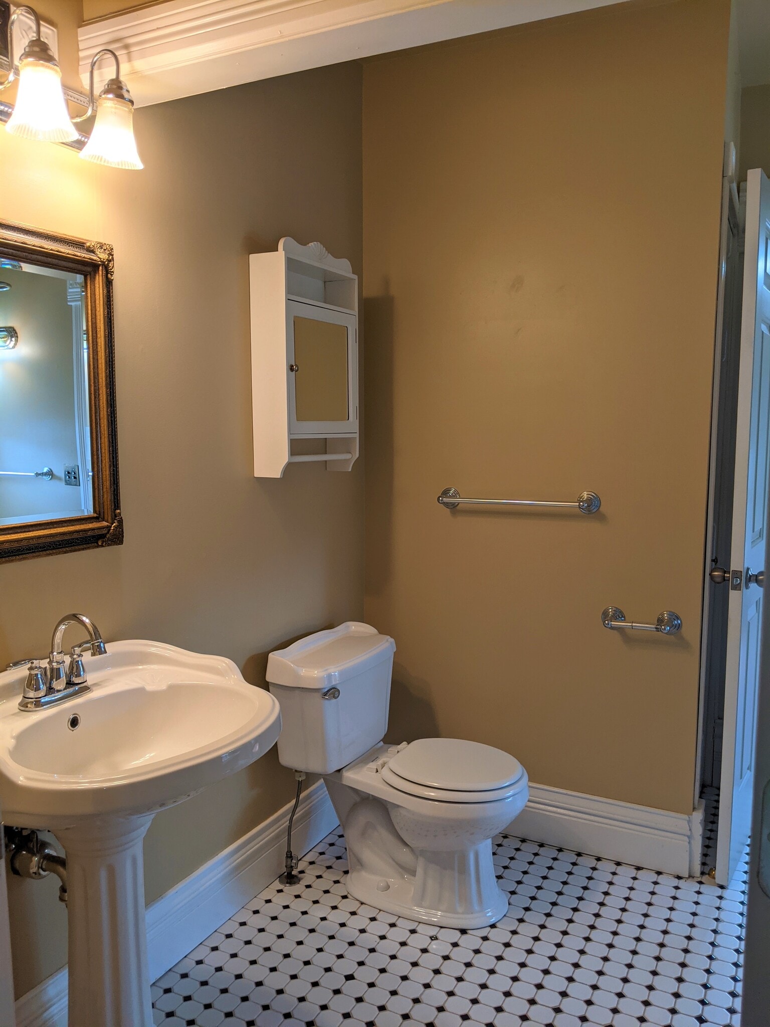 2nd Bath - 128 S Main St