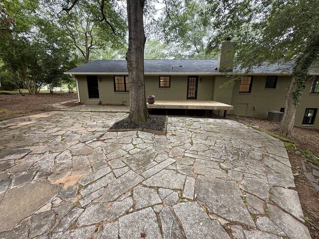 Building Photo - 185 Landor Dr