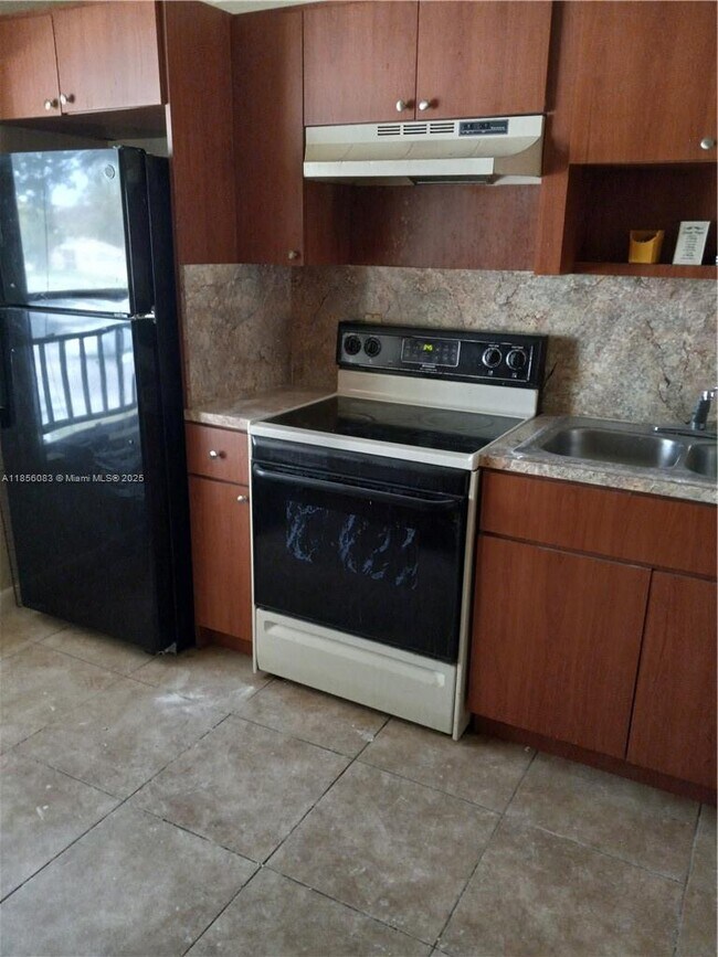 Building Photo - 2210 SW 81st Ave