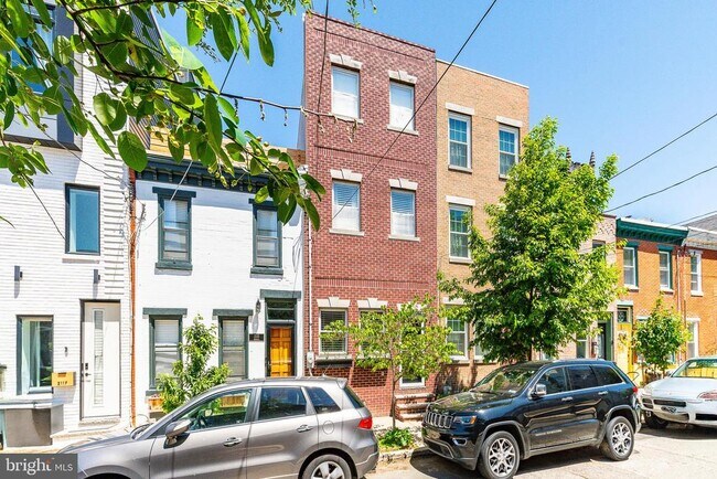 Primary Photo - 2113 Montrose St